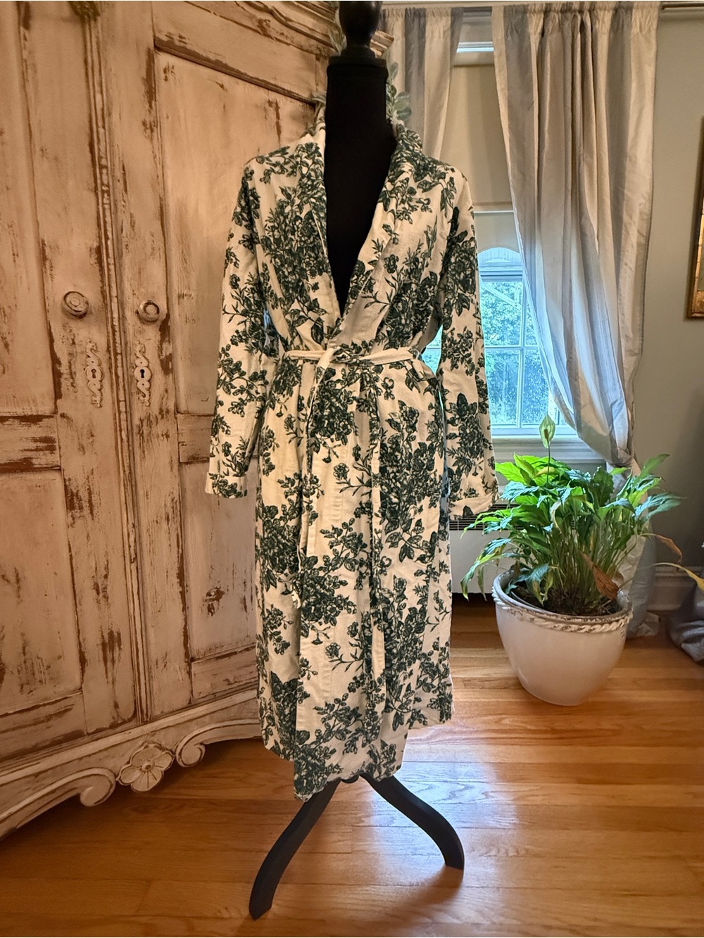 Garnet Hill organic cotton cottagecore flannel robe. XS - Picture 2 of 9